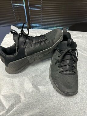 Nike Free Metcon 6 black on black womens 7.5